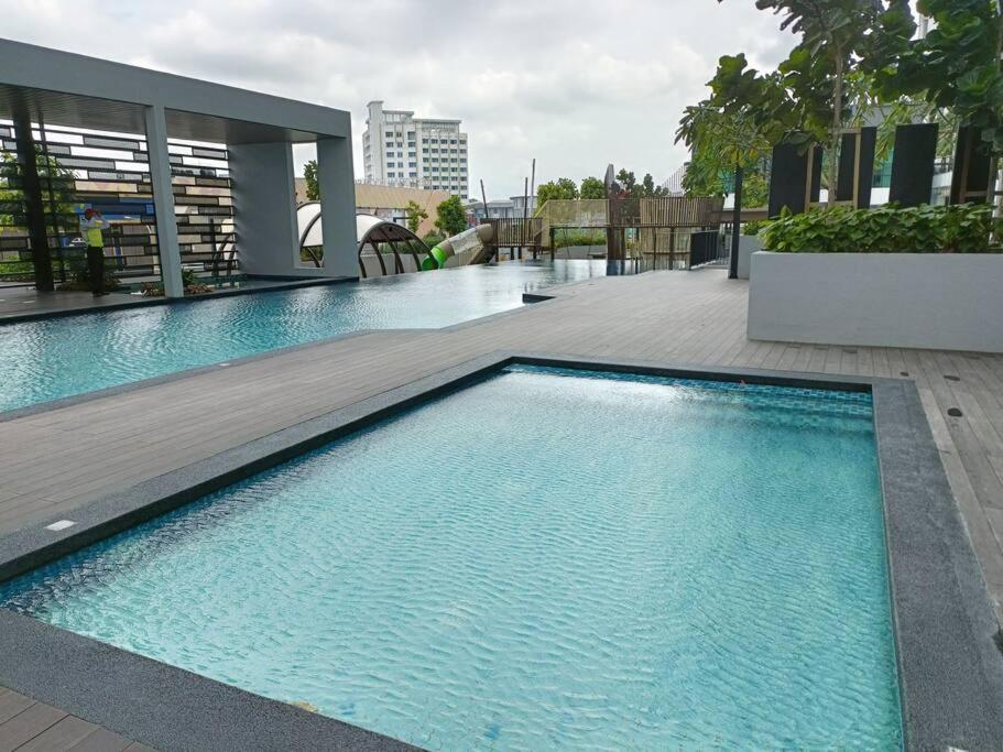 Sky Trees 4 Guests High Floor Smart Tv Garden View A1801 Appartement Johor Bahru Buitenkant foto
